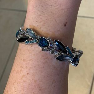 Simply Vera wang blue teardrop bracelet